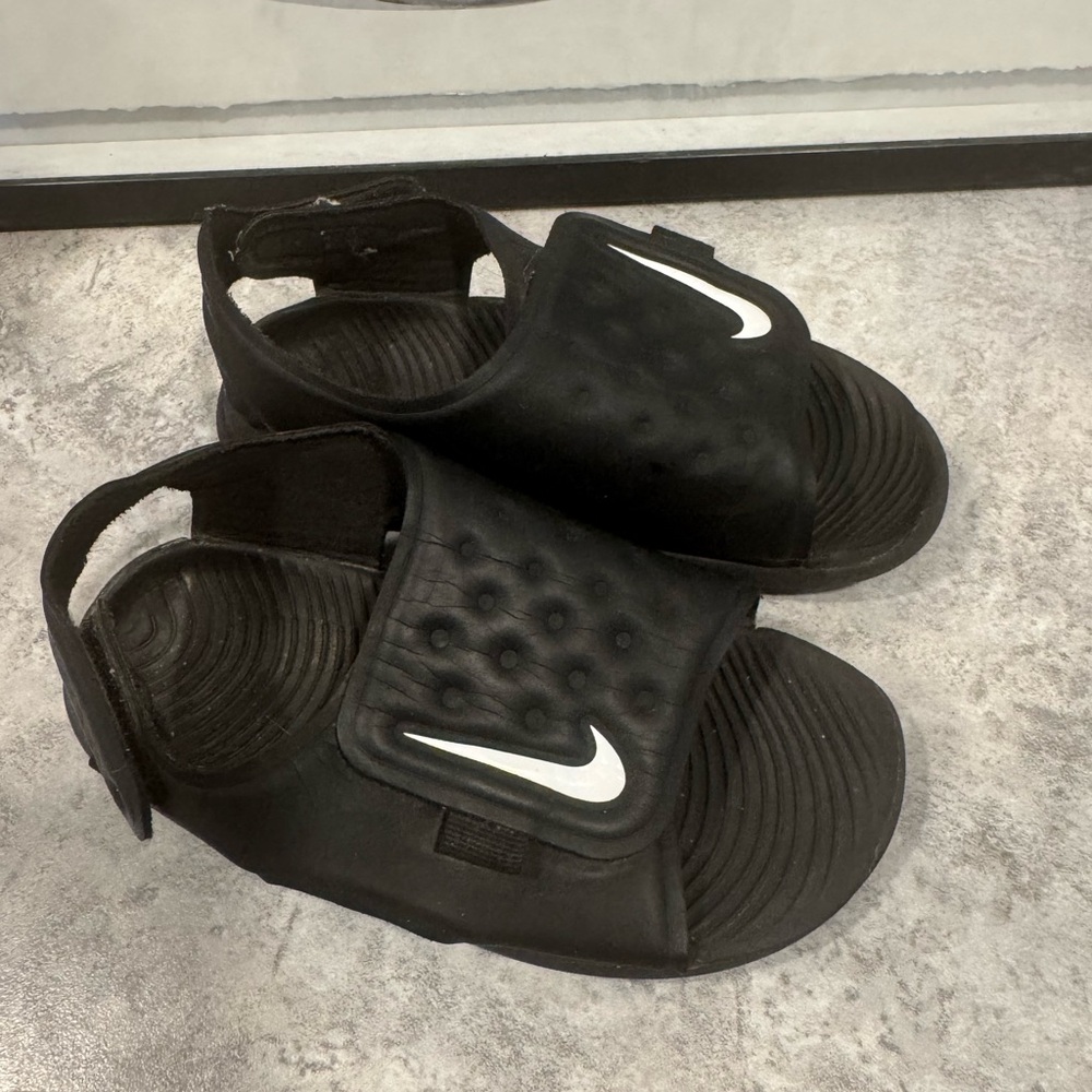 Nike Children's 9C Black Casual Slip-On Sandals - Picture 1 of 6